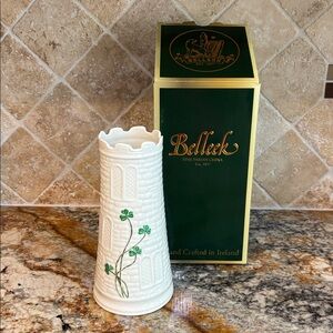 Belleek Classic Castle Vase with Green Shamrocks NWT
